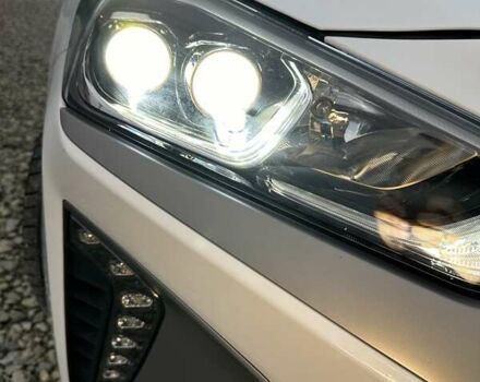 Белый Хендай Ioniq, объемом двигателя 0 л и пробегом 84 тыс. км за 12990 $, фото 14 на Automoto.ua