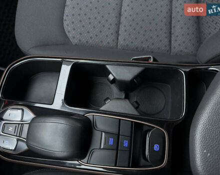 Белый Хендай Ioniq, объемом двигателя 0 л и пробегом 156 тыс. км за 11600 $, фото 17 на Automoto.ua