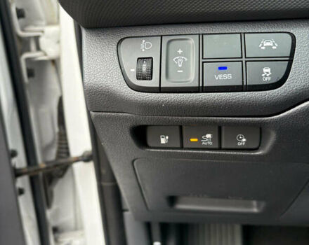 Белый Хендай Ioniq, объемом двигателя 0 л и пробегом 70 тыс. км за 10300 $, фото 25 на Automoto.ua