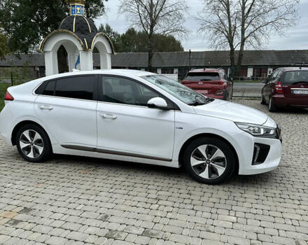 Белый Хендай Ioniq, объемом двигателя 0 л и пробегом 160 тыс. км за 11850 $, фото 6 на Automoto.ua
