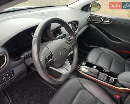 Белый Хендай Ioniq, объемом двигателя 0 л и пробегом 118 тыс. км за 11850 $, фото 21 на Automoto.ua