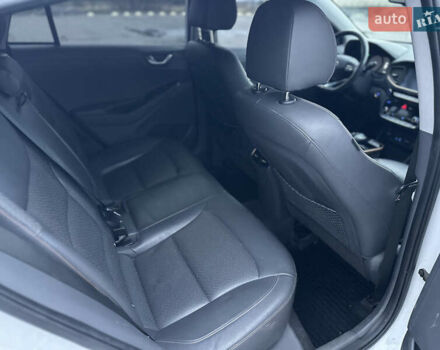 Белый Хендай Ioniq, объемом двигателя 0 л и пробегом 155 тыс. км за 11450 $, фото 18 на Automoto.ua