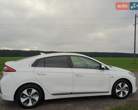 Белый Хендай Ioniq, объемом двигателя 0 л и пробегом 102 тыс. км за 12650 $, фото 9 на Automoto.ua
