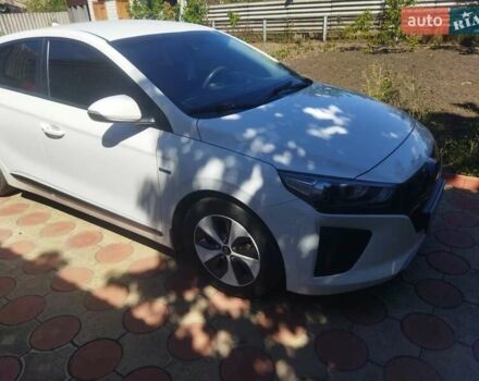 Белый Хендай Ioniq, объемом двигателя 0 л и пробегом 140 тыс. км за 13700 $, фото 18 на Automoto.ua
