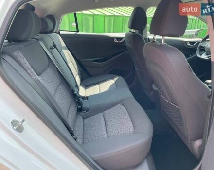 Білий Хендай Ioniq, об'ємом двигуна 0 л та пробігом 158 тис. км за 12700 $, фото 18 на Automoto.ua