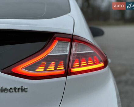 Белый Хендай Ioniq, объемом двигателя 0 л и пробегом 155 тыс. км за 11450 $, фото 6 на Automoto.ua