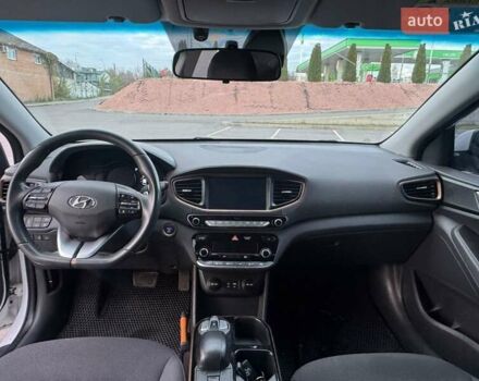 Белый Хендай Ioniq, объемом двигателя 0 л и пробегом 95 тыс. км за 12500 $, фото 11 на Automoto.ua