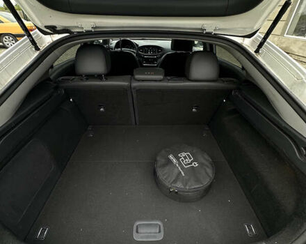 Белый Хендай Ioniq, объемом двигателя 0 л и пробегом 160 тыс. км за 11850 $, фото 33 на Automoto.ua