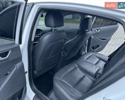 Белый Хендай Ioniq, объемом двигателя 0 л и пробегом 155 тыс. км за 11450 $, фото 16 на Automoto.ua