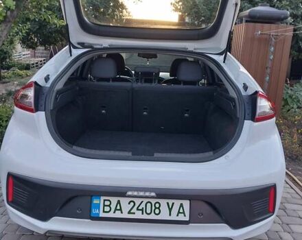 Белый Хендай Ioniq, объемом двигателя 0 л и пробегом 97 тыс. км за 13800 $, фото 11 на Automoto.ua