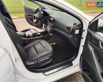 Белый Хендай Ioniq, объемом двигателя 0 л и пробегом 102 тыс. км за 12650 $, фото 19 на Automoto.ua