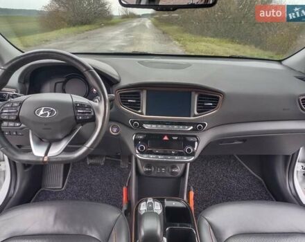 Белый Хендай Ioniq, объемом двигателя 0 л и пробегом 118 тыс. км за 11850 $, фото 36 на Automoto.ua