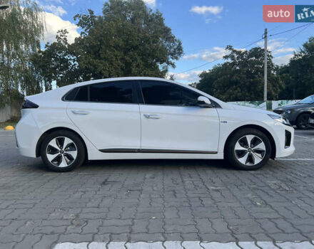 Білий Хендай Ioniq, об'ємом двигуна 0 л та пробігом 133 тис. км за 13900 $, фото 3 на Automoto.ua