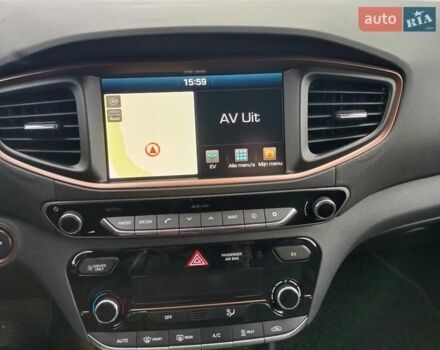 Белый Хендай Ioniq, объемом двигателя 0 л и пробегом 118 тыс. км за 11850 $, фото 63 на Automoto.ua