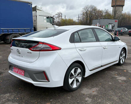 Белый Хендай Ioniq, объемом двигателя 0 л и пробегом 70 тыс. км за 10300 $, фото 6 на Automoto.ua
