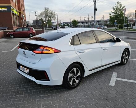 Белый Хендай Ioniq, объемом двигателя 1.6 л и пробегом 105 тыс. км за 14500 $, фото 1 на Automoto.ua