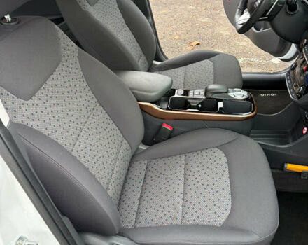 Белый Хендай Ioniq, объемом двигателя 0 л и пробегом 70 тыс. км за 10300 $, фото 20 на Automoto.ua