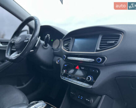 Белый Хендай Ioniq, объемом двигателя 0 л и пробегом 155 тыс. км за 11450 $, фото 15 на Automoto.ua