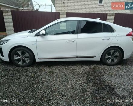 Белый Хендай Ioniq, объемом двигателя 0 л и пробегом 230 тыс. км за 10097 $, фото 9 на Automoto.ua