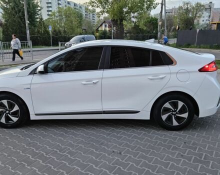 Белый Хендай Ioniq, объемом двигателя 1.6 л и пробегом 105 тыс. км за 14500 $, фото 5 на Automoto.ua