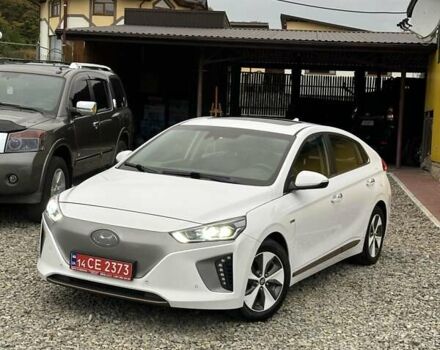 Белый Хендай Ioniq, объемом двигателя 0 л и пробегом 84 тыс. км за 12990 $, фото 2 на Automoto.ua