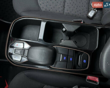 Белый Хендай Ioniq, объемом двигателя 0 л и пробегом 156 тыс. км за 11600 $, фото 20 на Automoto.ua