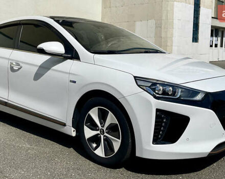 Белый Хендай Ioniq, объемом двигателя 0 л и пробегом 87 тыс. км за 17000 $, фото 7 на Automoto.ua