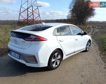 Белый Хендай Ioniq, объемом двигателя 0 л и пробегом 119 тыс. км за 12700 $, фото 2 на Automoto.ua