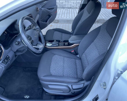 Белый Хендай Ioniq, объемом двигателя 0 л и пробегом 154 тыс. км за 10950 $, фото 13 на Automoto.ua