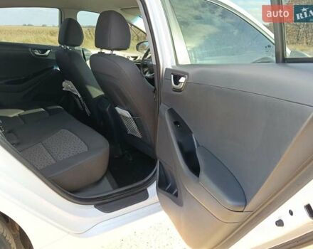 Белый Хендай Ioniq, объемом двигателя 0 л и пробегом 119 тыс. км за 12700 $, фото 13 на Automoto.ua