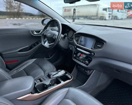 Белый Хендай Ioniq, объемом двигателя 0 л и пробегом 155 тыс. км за 11450 $, фото 12 на Automoto.ua