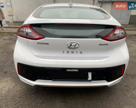 Белый Хендай Ioniq, объемом двигателя 0 л и пробегом 62 тыс. км за 15200 $, фото 4 на Automoto.ua