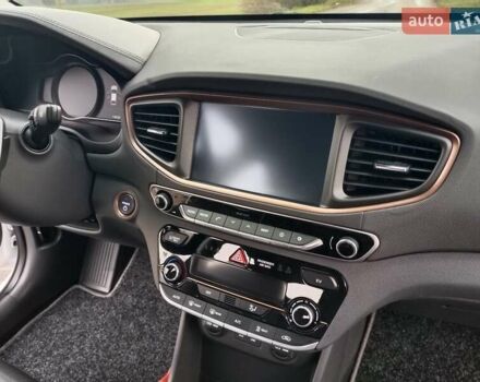 Белый Хендай Ioniq, объемом двигателя 0 л и пробегом 118 тыс. км за 11850 $, фото 44 на Automoto.ua