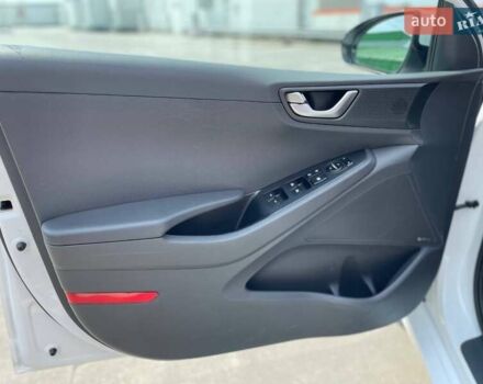 Білий Хендай Ioniq, об'ємом двигуна 0 л та пробігом 158 тис. км за 12700 $, фото 7 на Automoto.ua