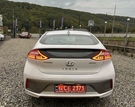 Белый Хендай Ioniq, объемом двигателя 0 л и пробегом 84 тыс. км за 12990 $, фото 6 на Automoto.ua