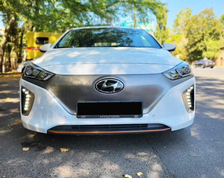Білий Хендай Ioniq, об'ємом двигуна 0 л та пробігом 232 тис. км за 10999 $, фото 4 на Automoto.ua