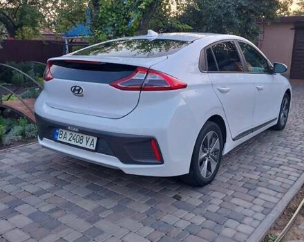 Белый Хендай Ioniq, объемом двигателя 0 л и пробегом 97 тыс. км за 13800 $, фото 3 на Automoto.ua