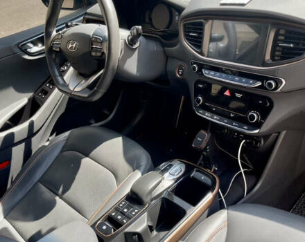 Белый Хендай Ioniq, объемом двигателя 0 л и пробегом 87 тыс. км за 17000 $, фото 28 на Automoto.ua