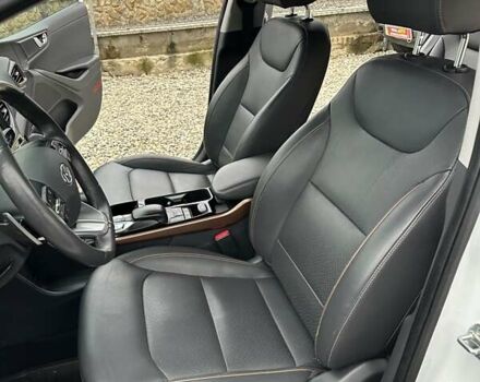 Белый Хендай Ioniq, объемом двигателя 0 л и пробегом 84 тыс. км за 12990 $, фото 16 на Automoto.ua