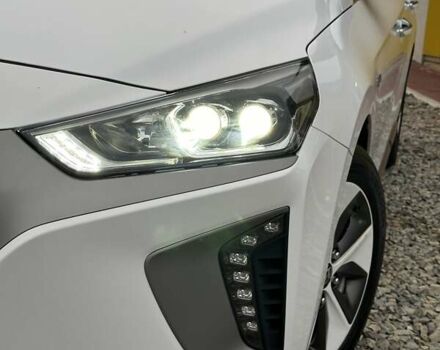Белый Хендай Ioniq, объемом двигателя 0 л и пробегом 84 тыс. км за 12990 $, фото 3 на Automoto.ua