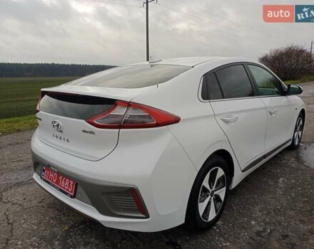 Белый Хендай Ioniq, объемом двигателя 0 л и пробегом 118 тыс. км за 11850 $, фото 6 на Automoto.ua