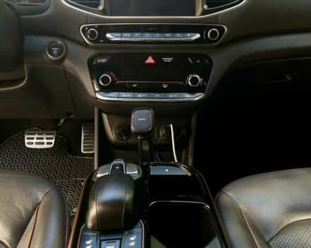 Белый Хендай Ioniq, объемом двигателя 0 л и пробегом 87 тыс. км за 17000 $, фото 43 на Automoto.ua