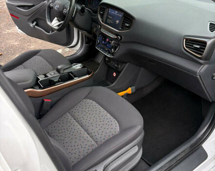 Белый Хендай Ioniq, объемом двигателя 0 л и пробегом 70 тыс. км за 10300 $, фото 19 на Automoto.ua