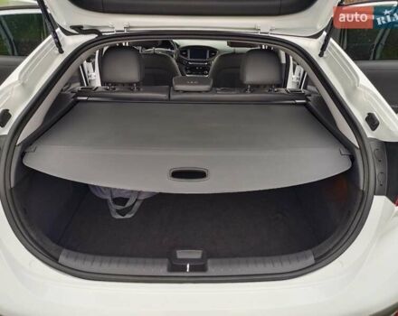 Белый Хендай Ioniq, объемом двигателя 0 л и пробегом 118 тыс. км за 11850 $, фото 33 на Automoto.ua