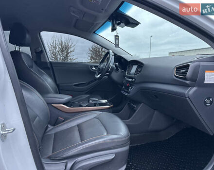 Белый Хендай Ioniq, объемом двигателя 0 л и пробегом 155 тыс. км за 11450 $, фото 14 на Automoto.ua
