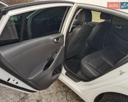 Белый Хендай Ioniq, объемом двигателя 0 л и пробегом 118 тыс. км за 11850 $, фото 22 на Automoto.ua