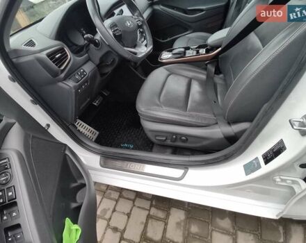 Белый Хендай Ioniq, объемом двигателя 0 л и пробегом 124 тыс. км за 13500 $, фото 6 на Automoto.ua
