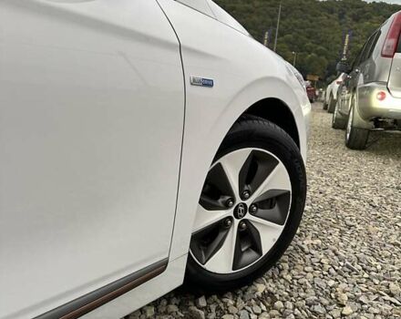 Белый Хендай Ioniq, объемом двигателя 0 л и пробегом 84 тыс. км за 12990 $, фото 12 на Automoto.ua