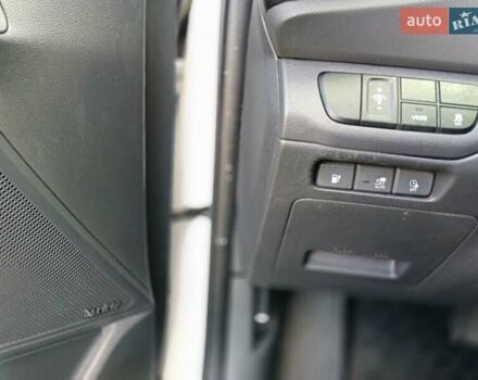 Белый Хендай Ioniq, объемом двигателя 0 л и пробегом 119 тыс. км за 12700 $, фото 16 на Automoto.ua