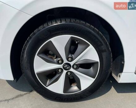 Білий Хендай Ioniq, об'ємом двигуна 0 л та пробігом 158 тис. км за 12700 $, фото 6 на Automoto.ua